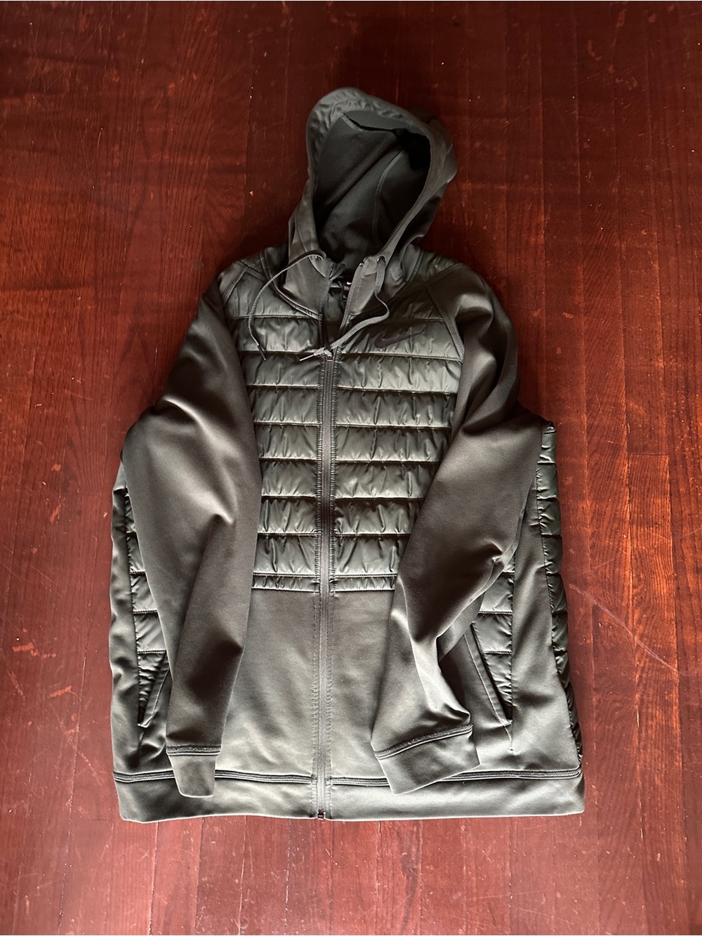 Men’s Nike Therma Synthetic Fill Training Green Jacket.
